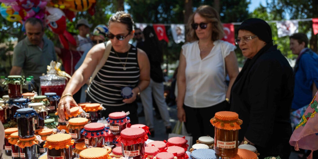 Bornova Reçel Şenliği’ne yoğun ilgi