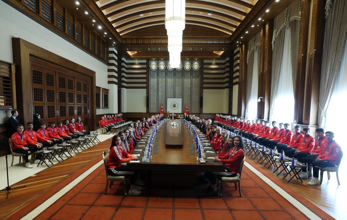Erdoğan’dan Avrupa şampiyonu Filenin Sultanları’na kabul