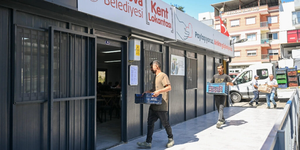 Bornova’da 20 dönümlük tarladan sosyal destek