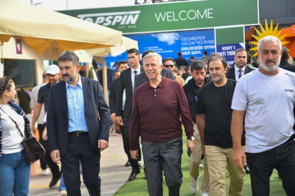 AKK Başkanı Yılmaz, Başkentteki tenis heyecanına ortak oldu