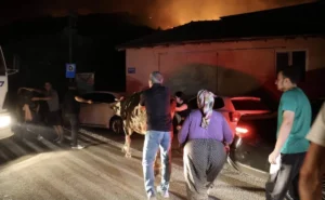 Aksu Karaöz’de orman yangını: Havadan ve karadan yoğun müdahale