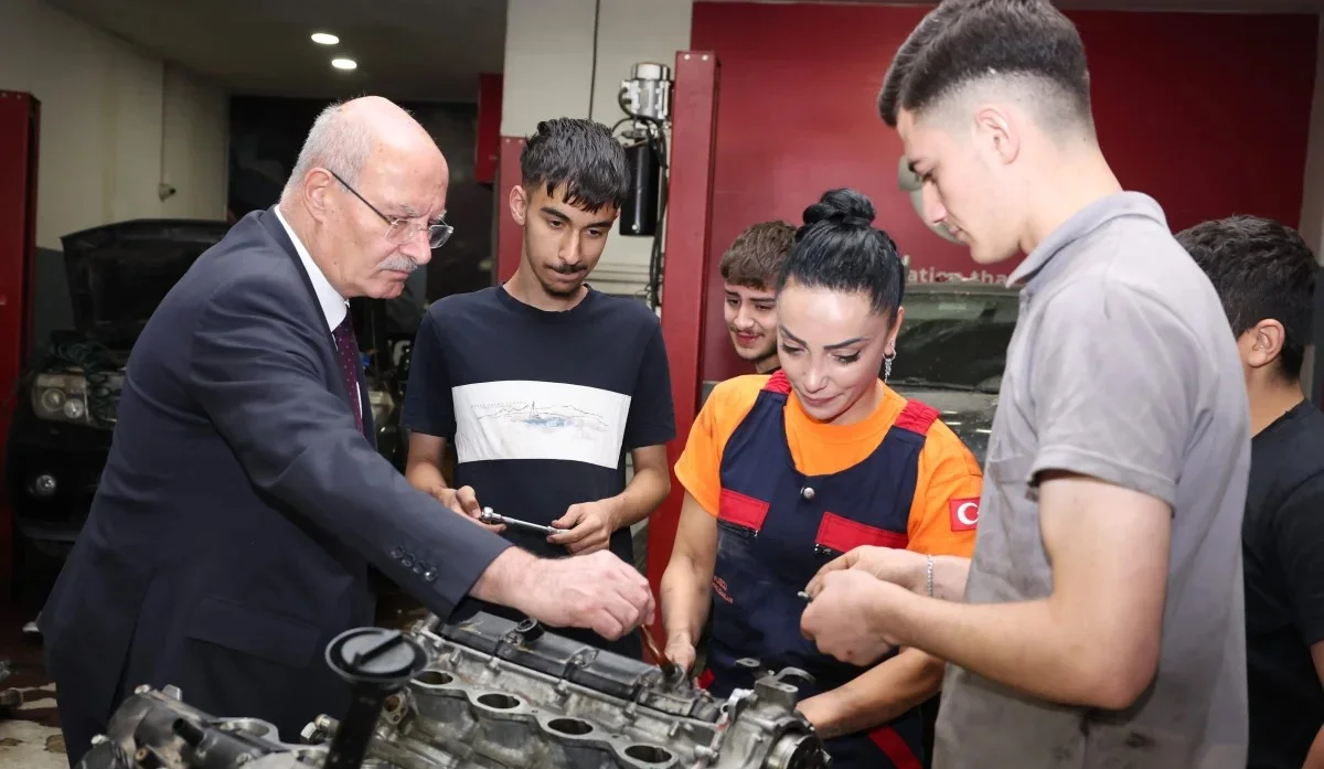 ATO Başkanı Baran: Bir mesleğin kadını erkeği olmaz, ustası olur