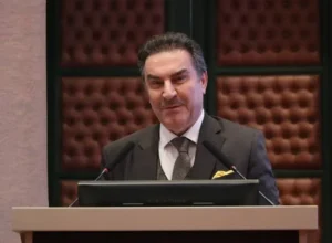 Prof. Dr. Zakir Avşar: "Ponzi’den Saadet Zincirlerine, Dolandırıcılığın Değişmeyen Tekerrürü"
