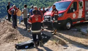 Virajı alamayan motosiklet sürücüsü uçuruma yuvarlandı: 1 ölü