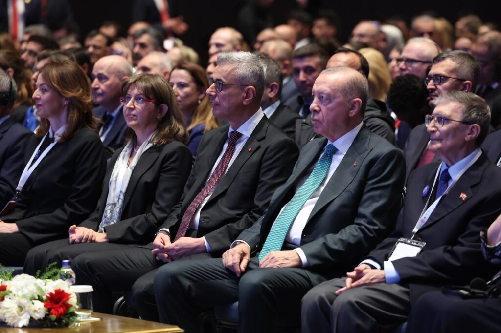Bakan Memişoğlu: 1,5 milyonluk sağlık ordumuzla sağlıkta dünyanın en üst ligindeyiz