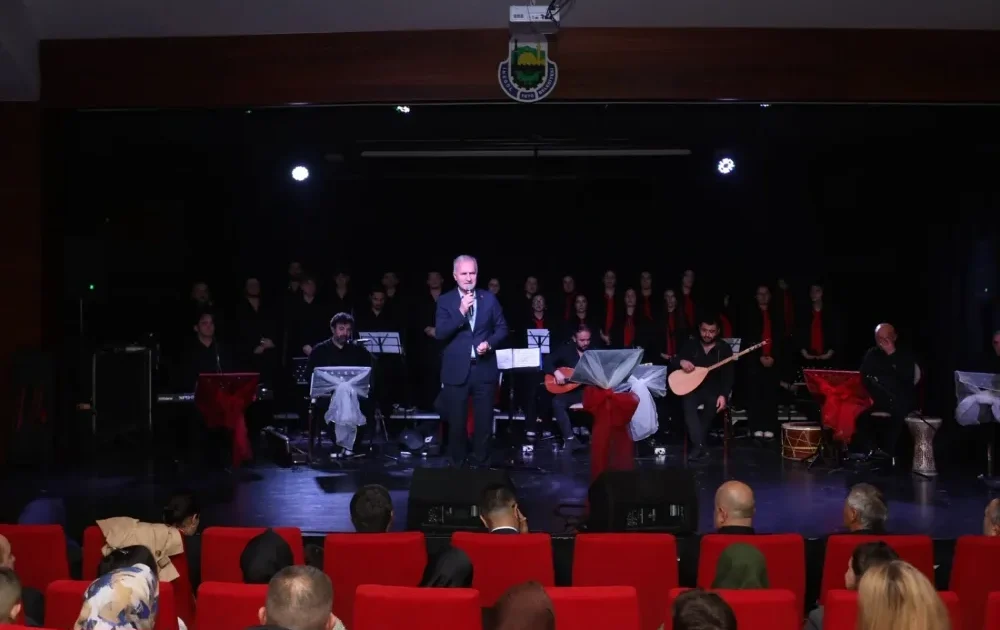 İnegöl Belediyesi Gençlik Korosundan Cumhuriyet Konseri